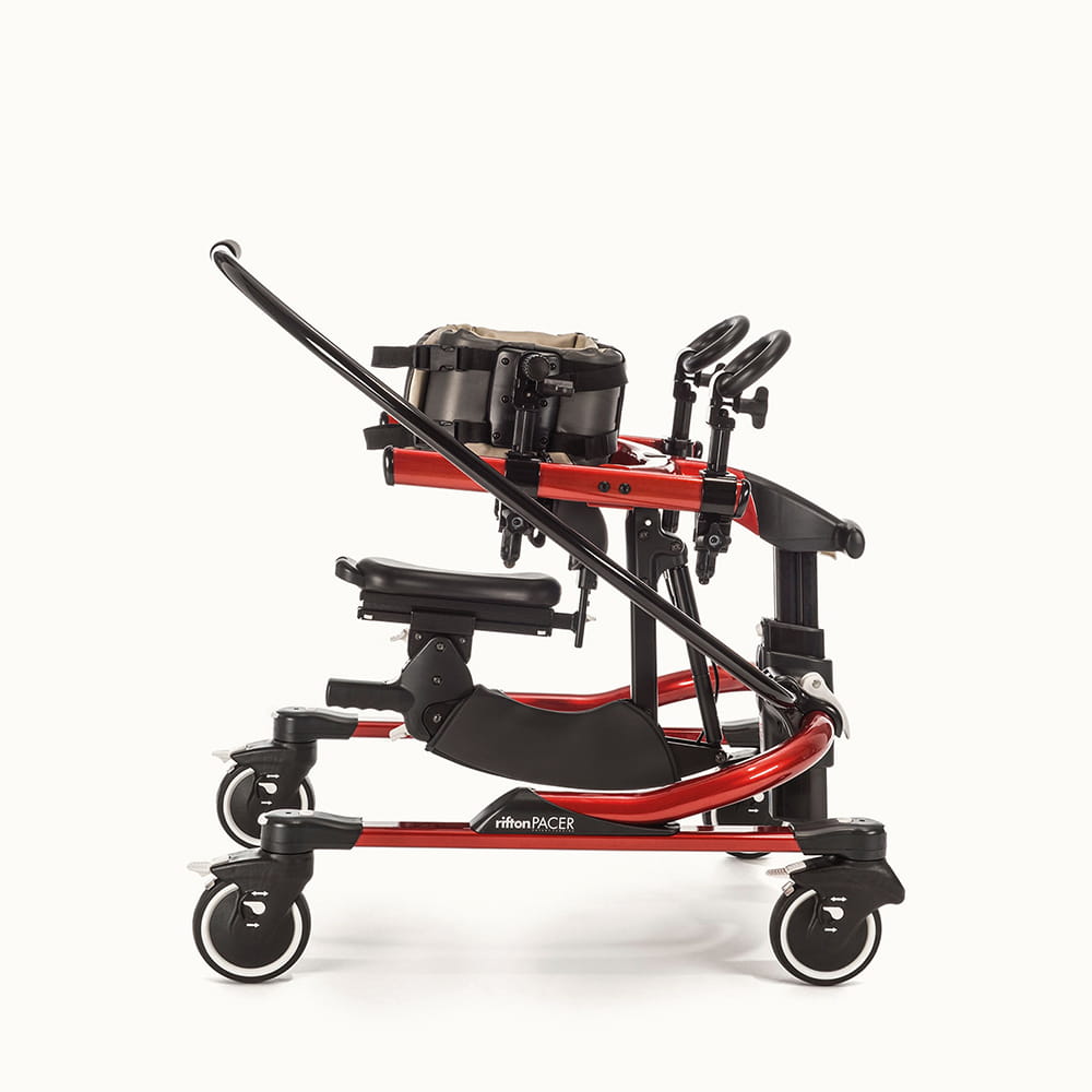 Ein Produktbild des Dynamic Pacer in schwarz und rot von der Seite betrachtet.